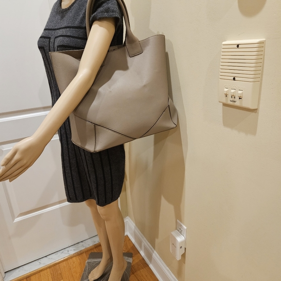 Givenchy Large   Leather Tote - Picture 7 of 11